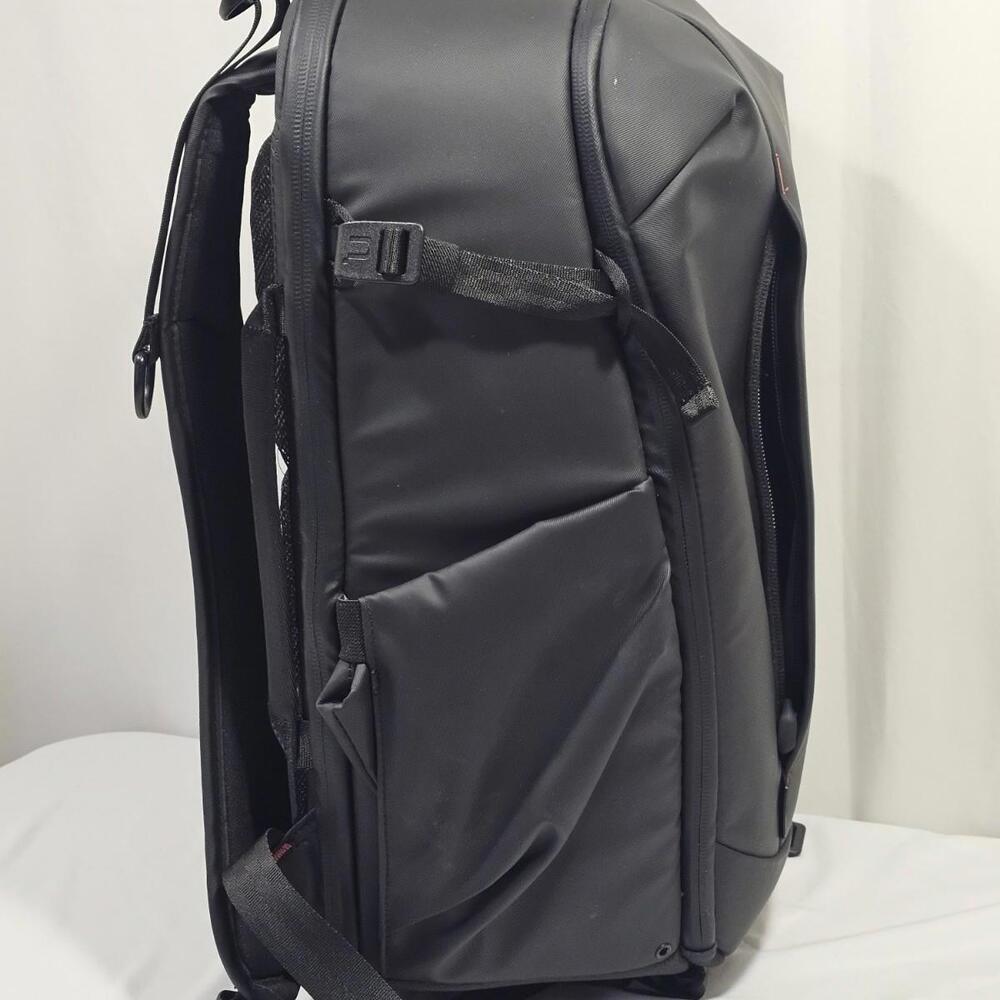 ULANZI BP09 Camera Backpack Versatile Camera Travel Bag 22L Capacity - Picture 4 of 13